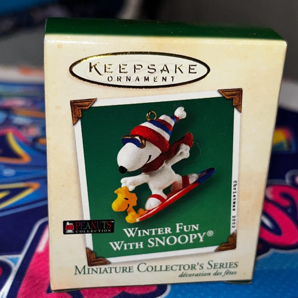Hallmark Keepsake Miniature Christmas Ornament Peanuts Winter Fun Snoopy 2002